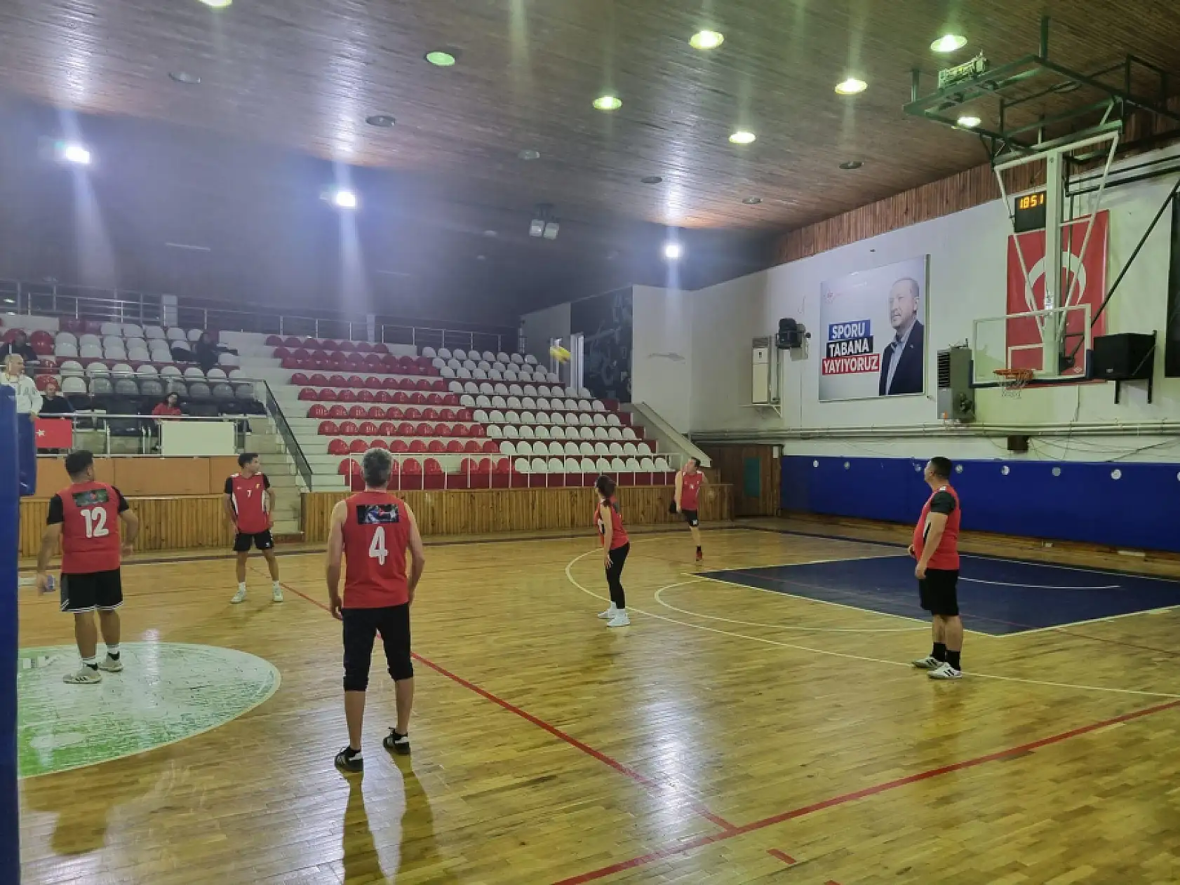 Geleneksel 24 Kasım Öğretmenler Günü voleybol turnuvası başladı