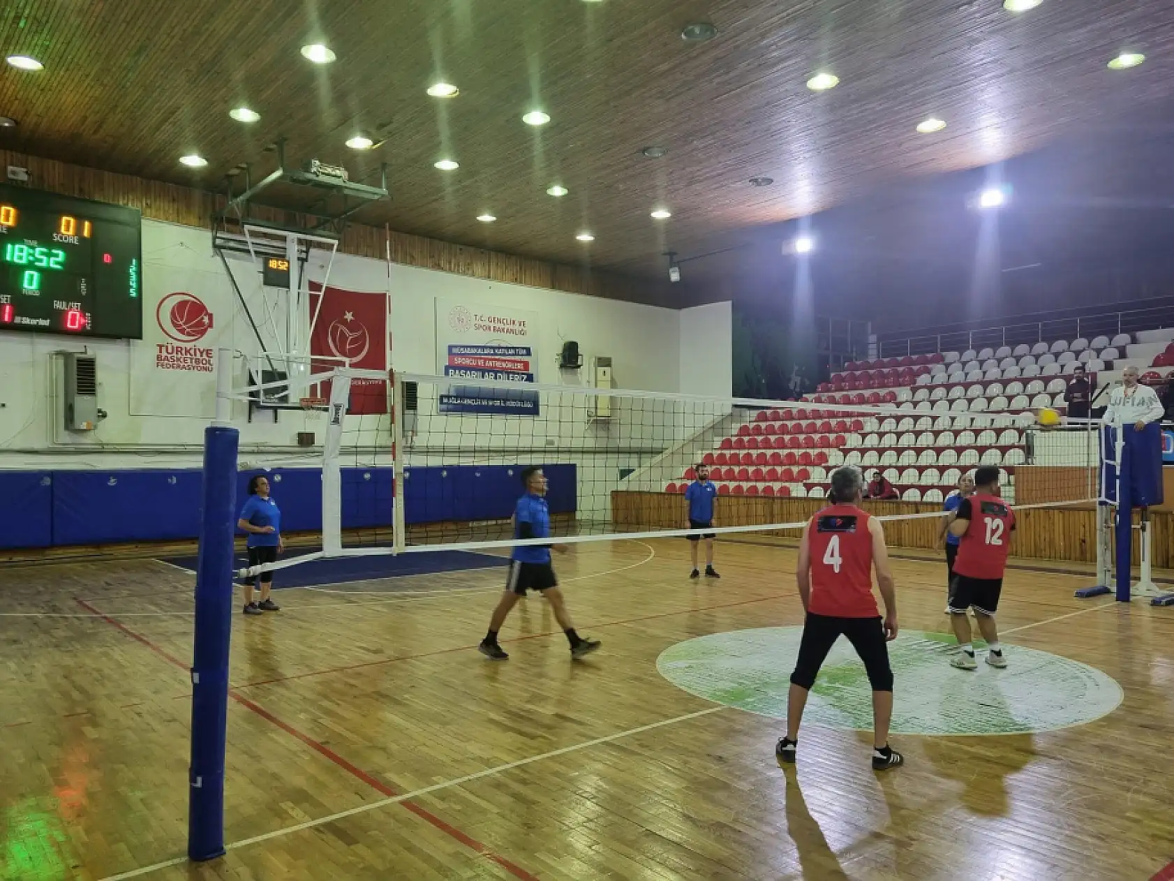 Geleneksel 24 Kasım Öğretmenler Günü voleybol turnuvası başladı