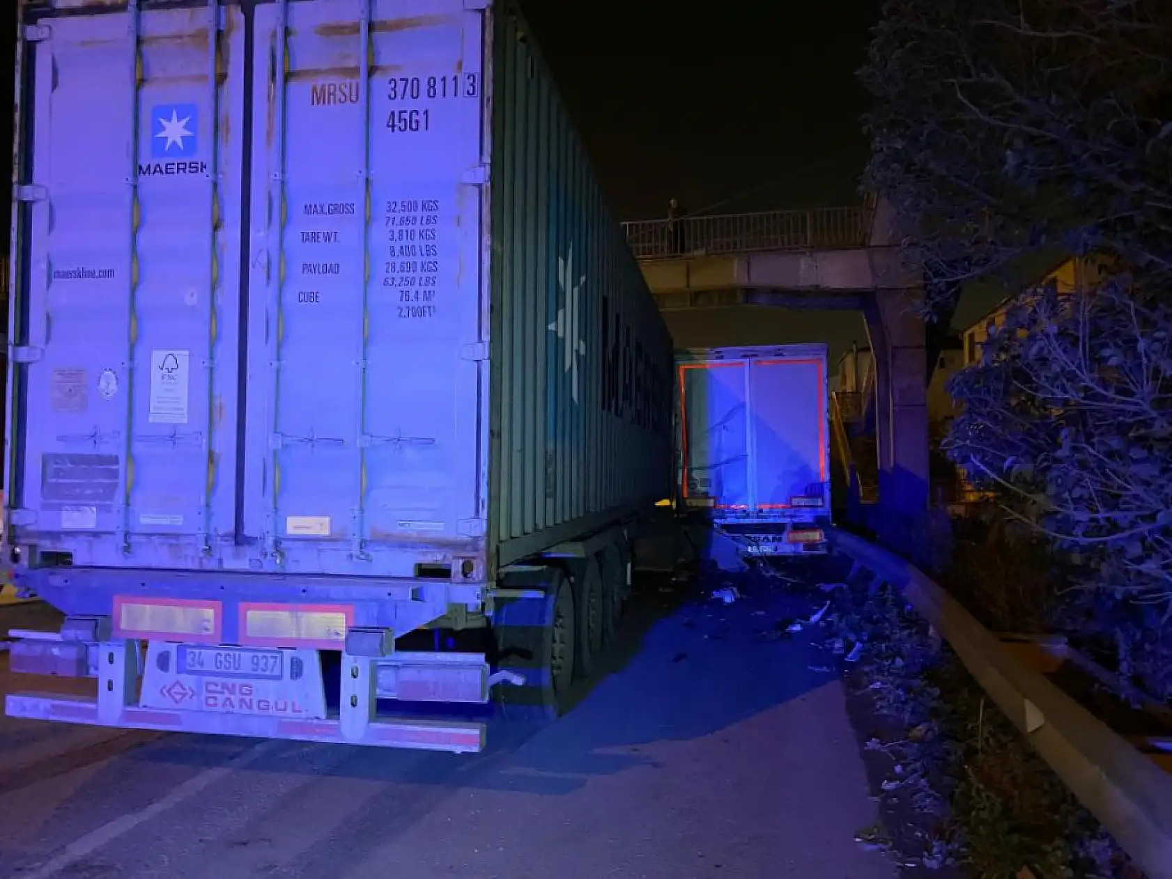 2 tırın karıştığı kazada kupa koptu: Sürücü ağır yaralandı