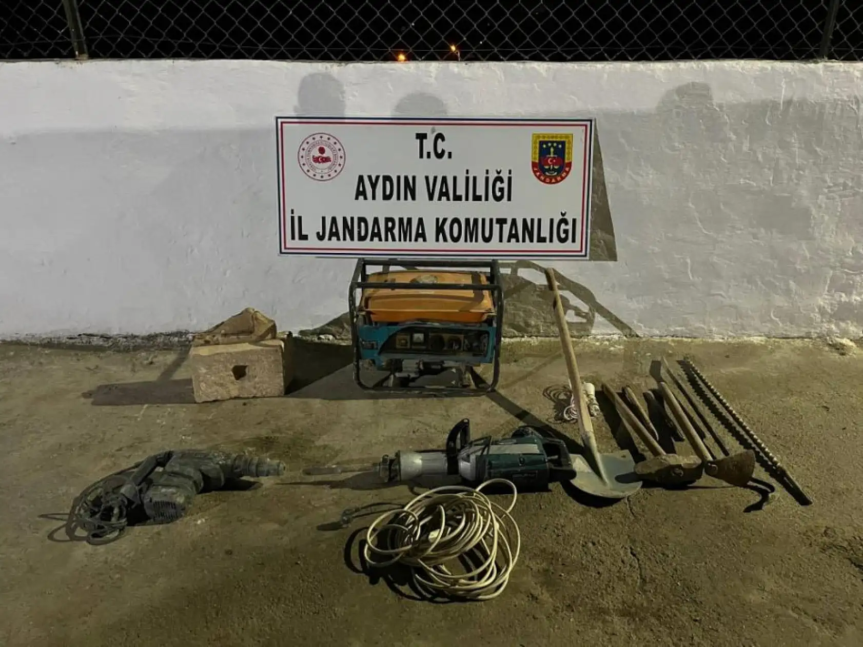 Kaçak kazı yaparken suçüstü yakalandılar