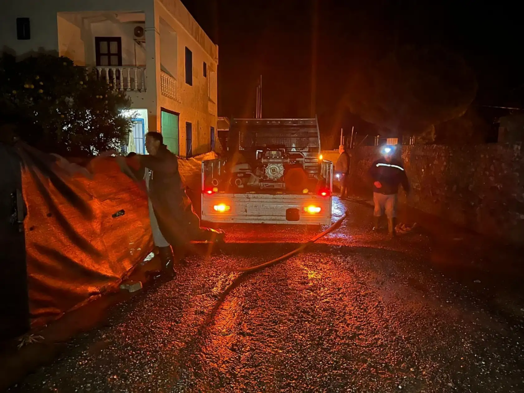 Yağmur nöbetindeki ekiplerden anlık müdahaleler