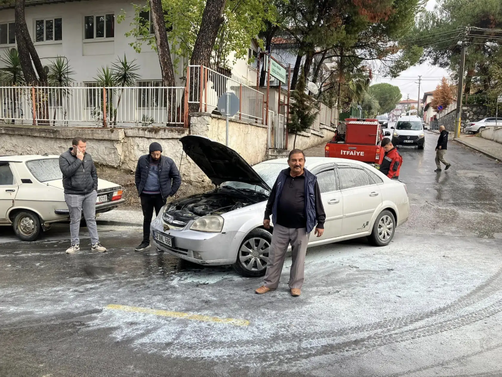 Yatağan'da araç yangını korkuttu