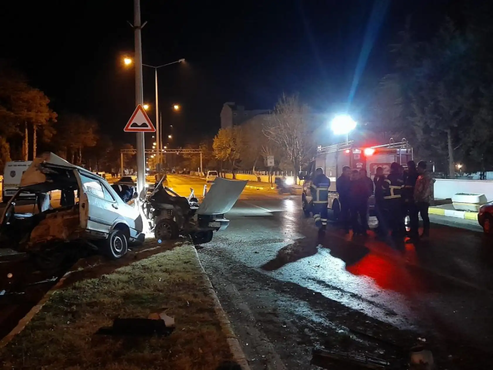 Ortadan ikiye bölünen Fiat Tofaş 1 kişiye mezar oldu