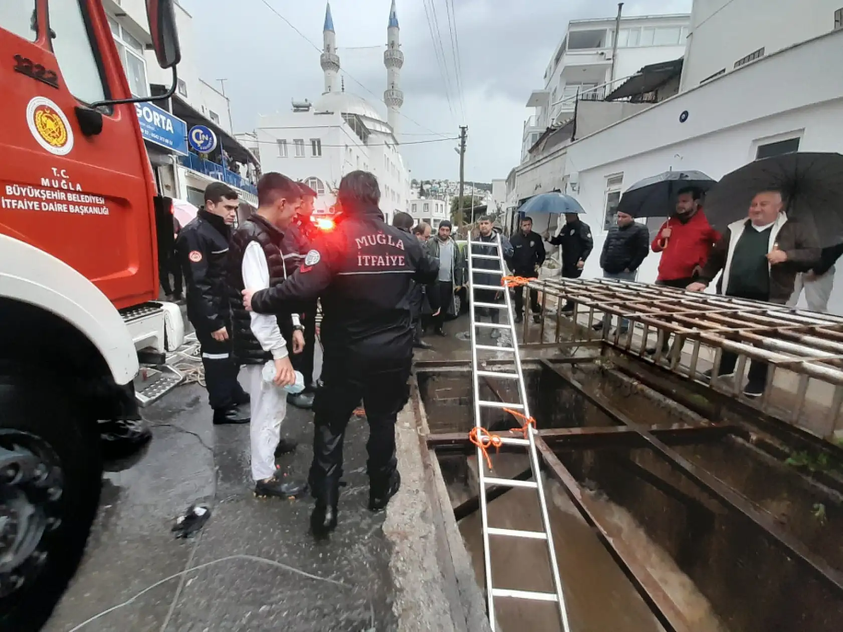 Muğla'da Boğulmak üzereyken kurtarıldı