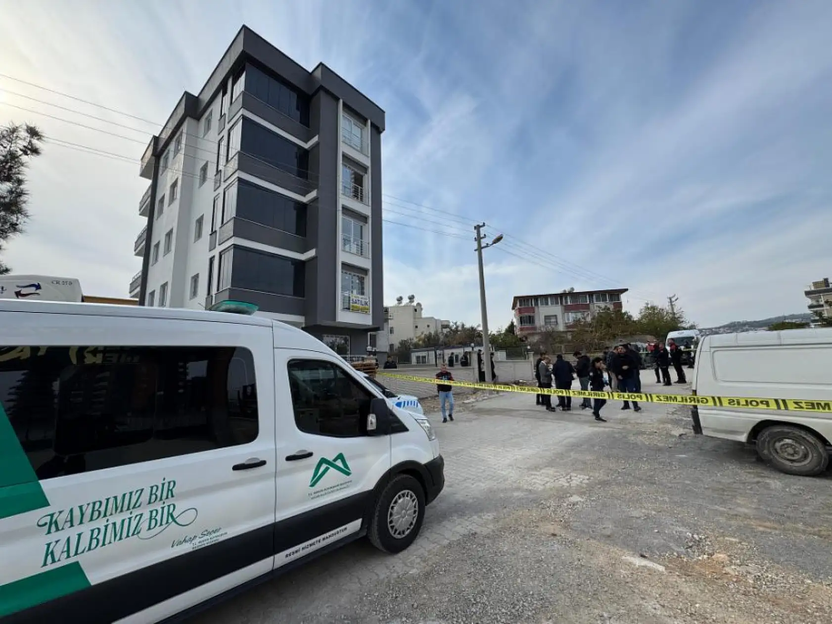 Koca vahşeti: Eşini yeni aldıkları evin önünde öldürdü