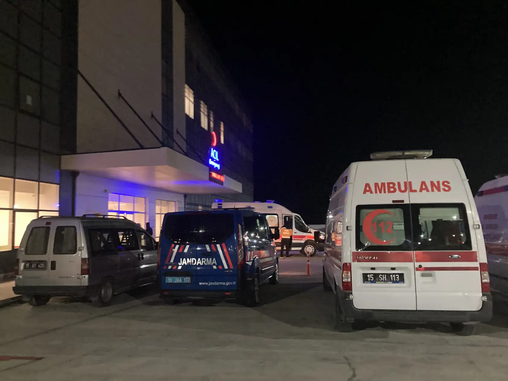 Bıçaklı kavgada Baba ve oğlu yaralandı