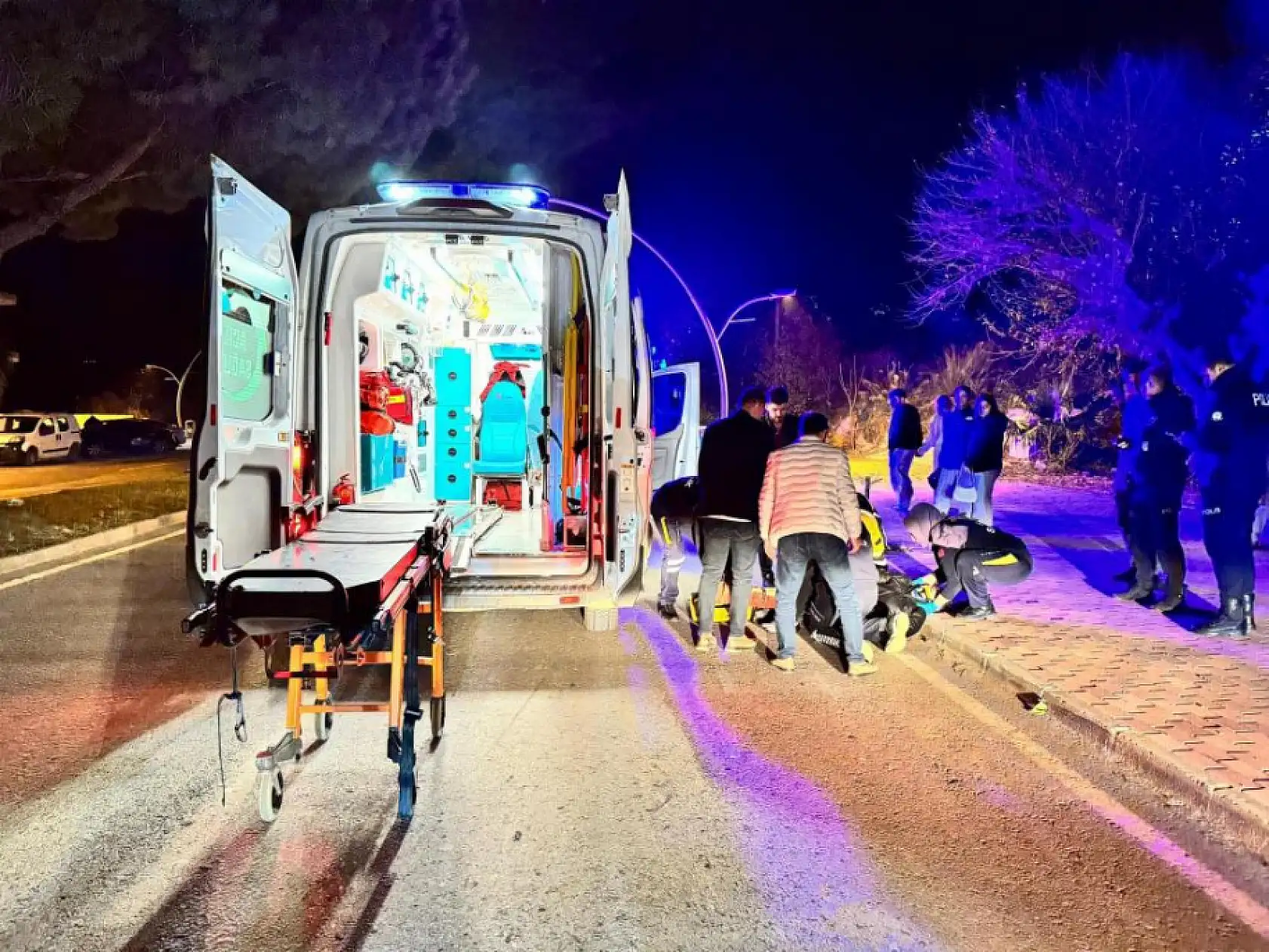 Kontrolden çıkan motosiklet devrildi: 2 yaralı