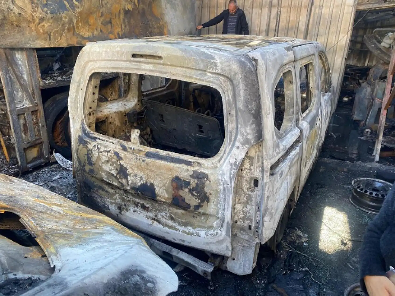 Atölyedeki yangında hayatını kaybeden gencin 20 gün önce işe başladığı ortaya çıktı