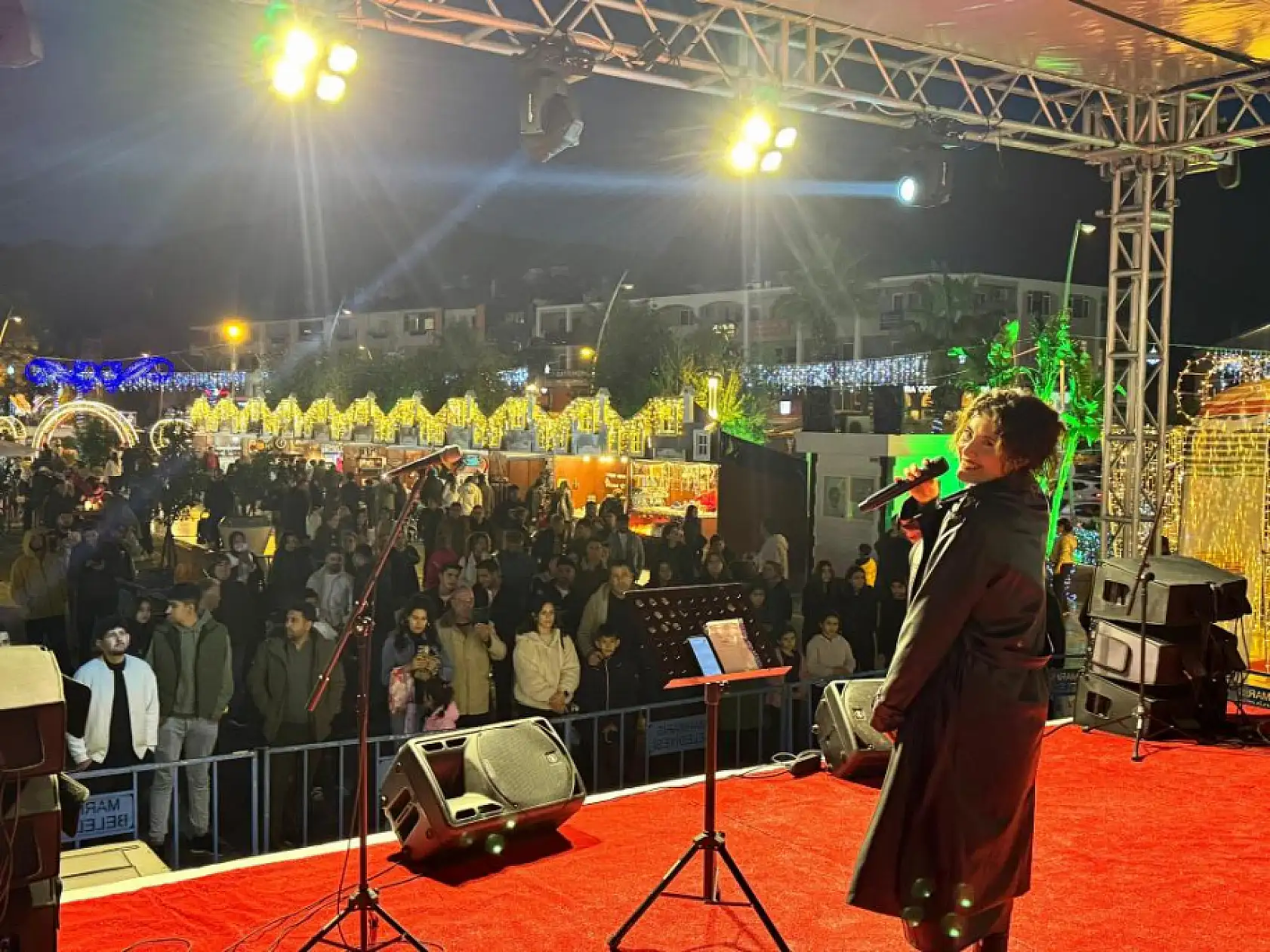 Marmaris'te 19 Mayıs Gençlik Meydanı yeni yıl heyecanı yaşatıyor