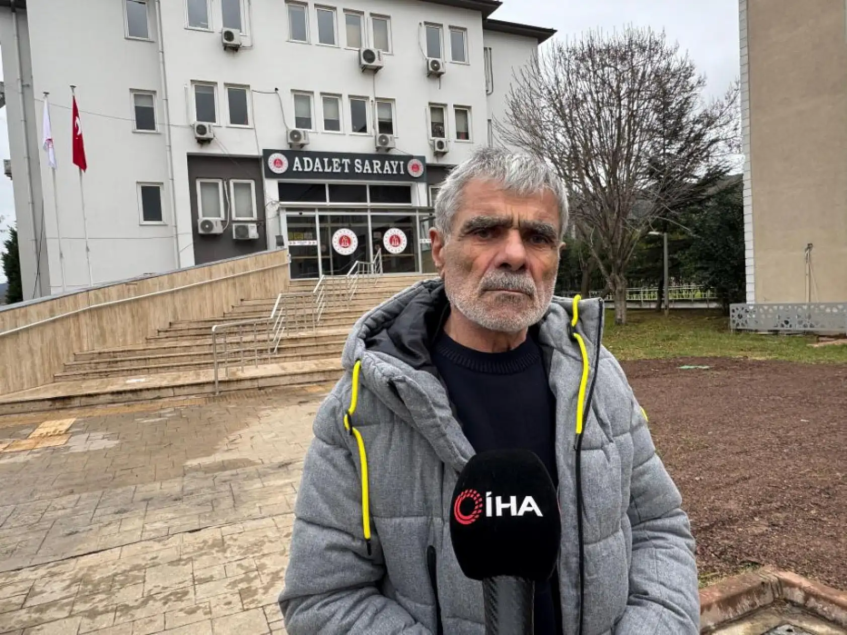 Tatlı dille dolandırıldıklarını iddia edip, soluğu adliyede aldılar