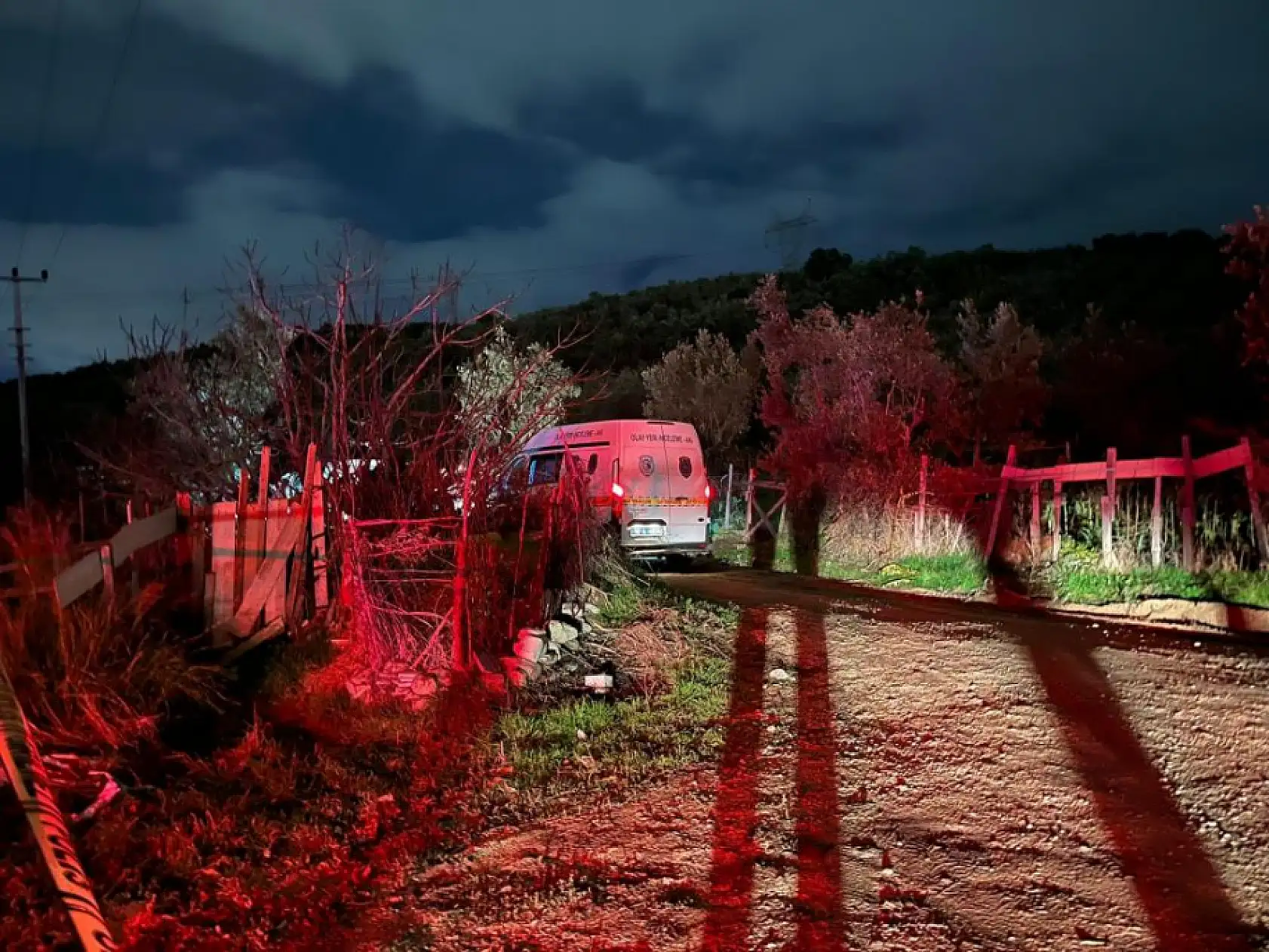Önce öldürdü, sonra polislere suç aletiyle teslim oldu