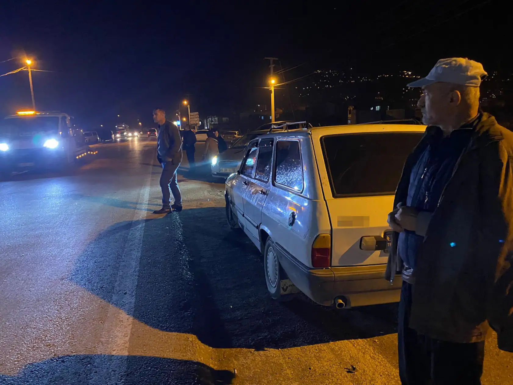 Düğüne giderken salon önünde otomobil çarpan kadın hayatını kaybetti