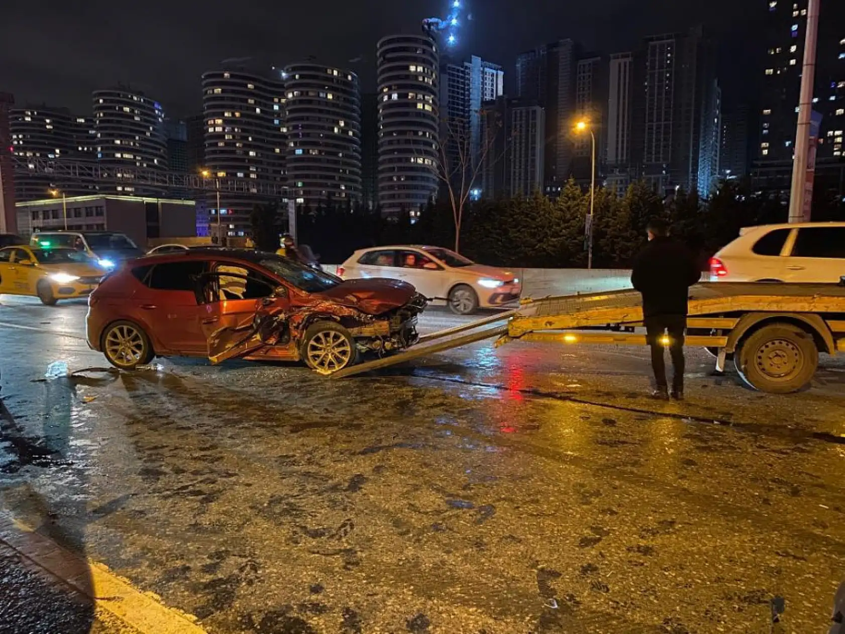 3 araçlı zincirleme kaza: 5 yaralı