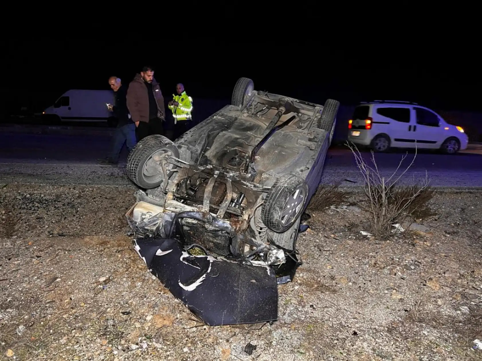 Gizli buzlanma kazaya neden oldu: Takla atan araçta 1 kişi yaralandı