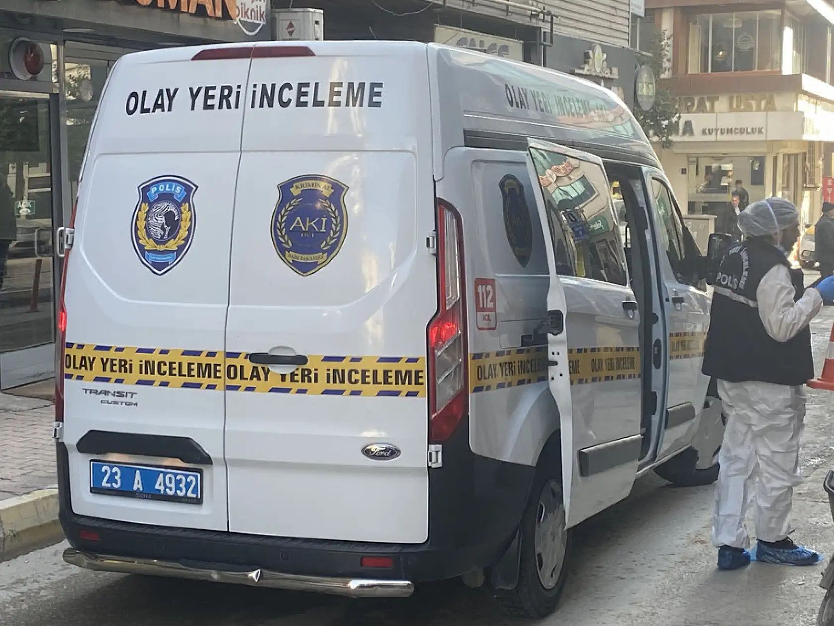 Not bırakarak otel odasında intihar etti