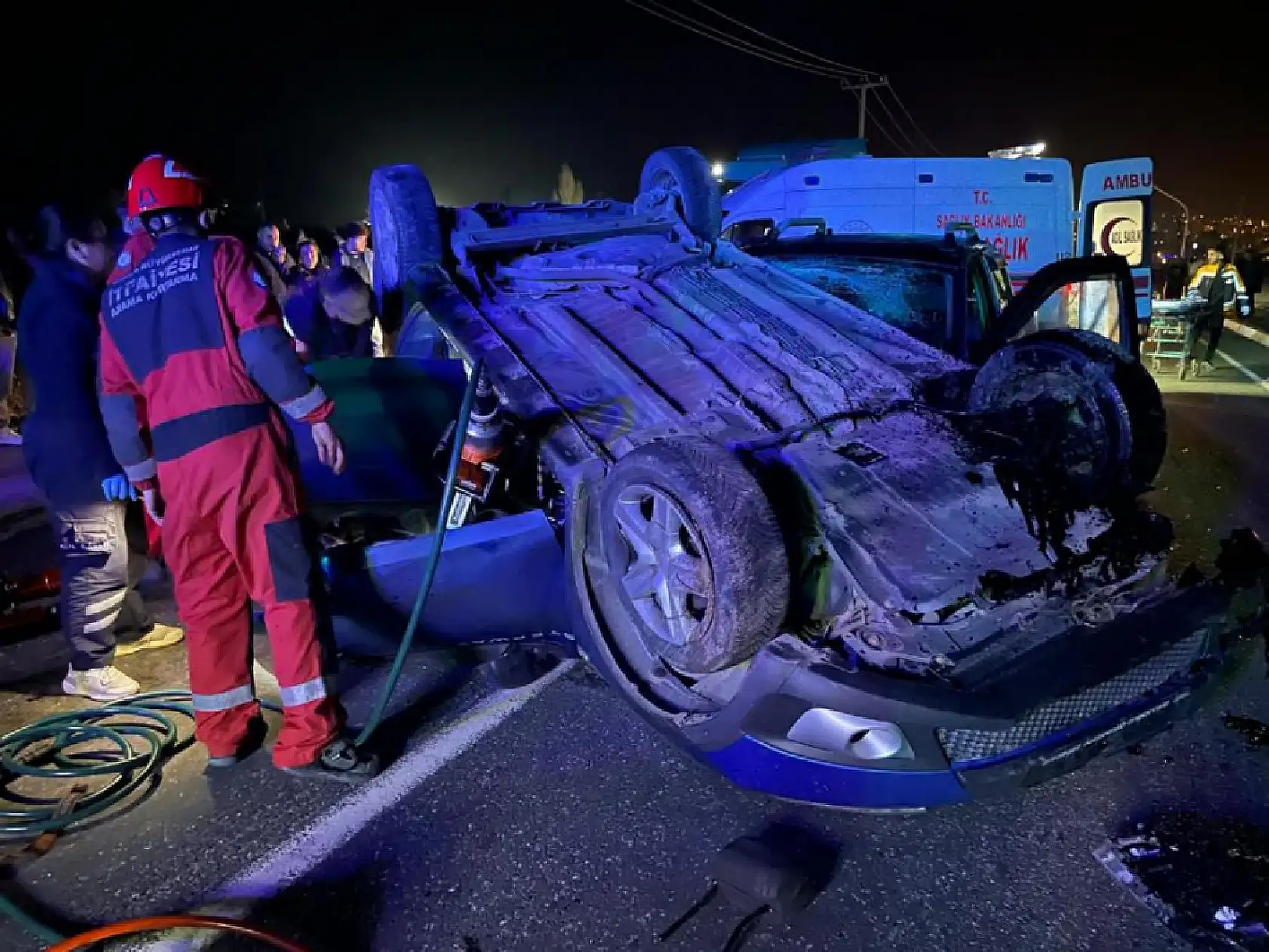 Muğla'da araçlar birbirine girdi: Kaza yerine çok sayıda ambulans sevk edildi