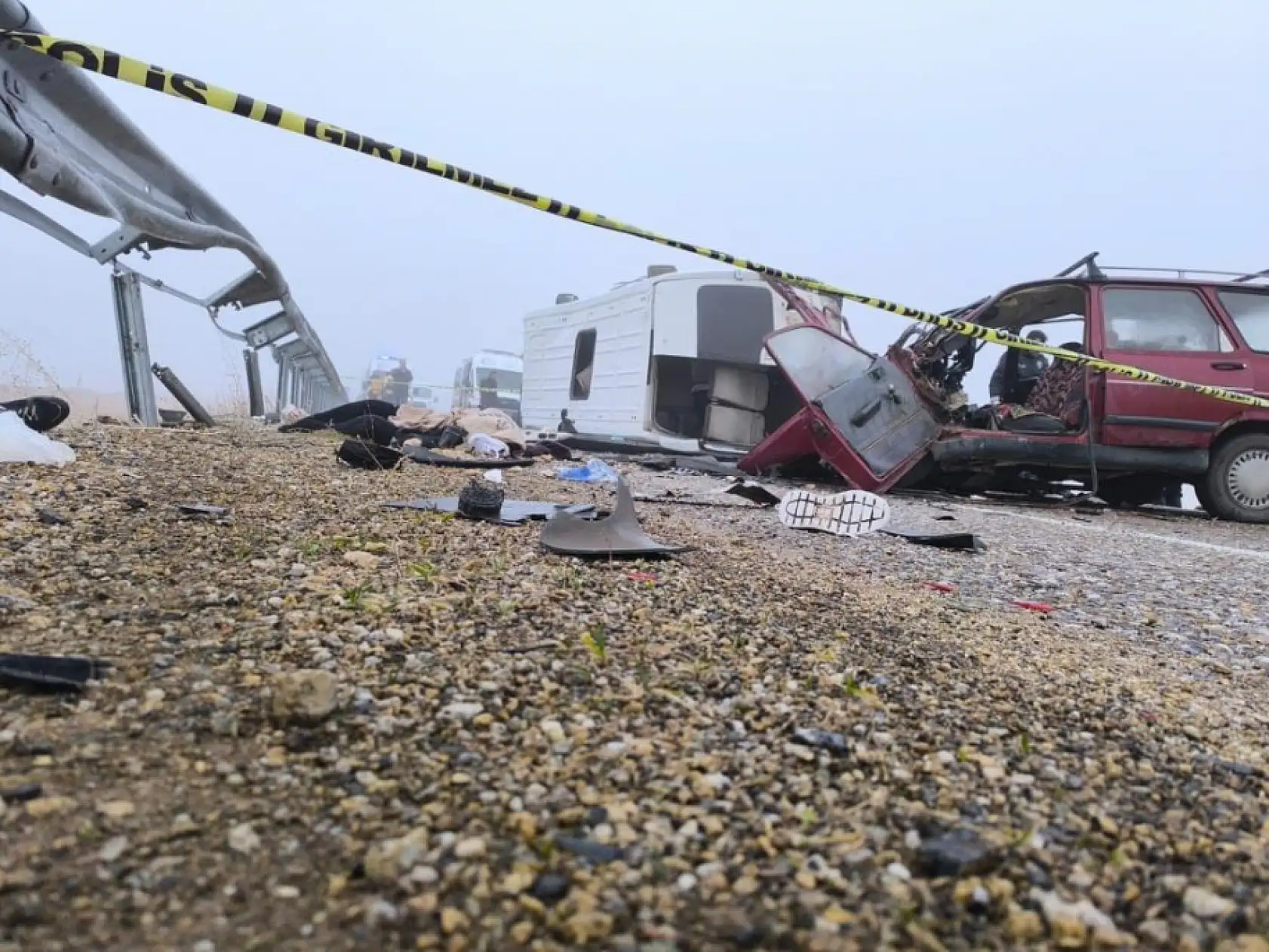 3 aracın karıştığı kazada 3 kişi öldü, 18 kişi yaralandı