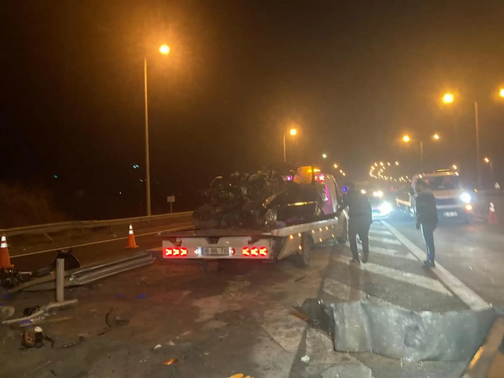 Kontrolden çıkan otomobil levha direğine çarptı: 1 ölü