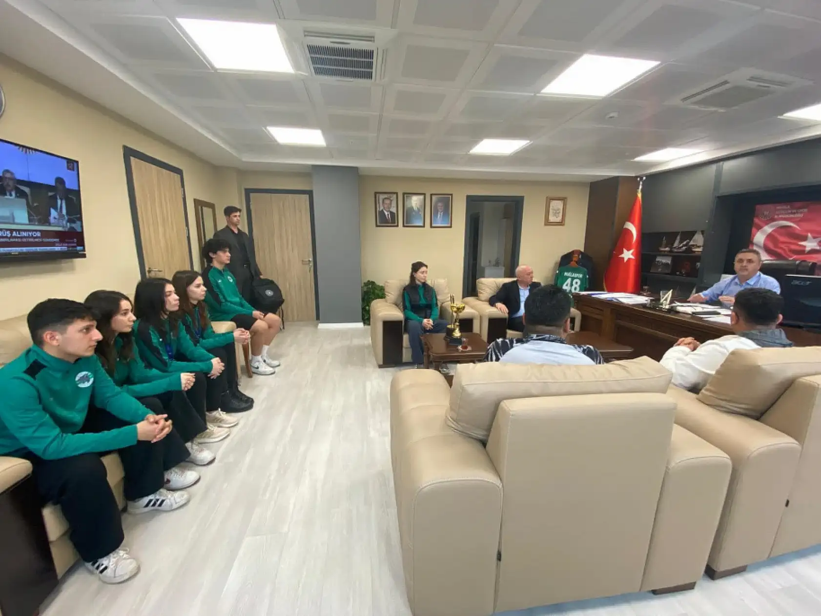Muğla Gençlik ve Spor İl Müdürü Açıkbaş genç raketleri ağırladı