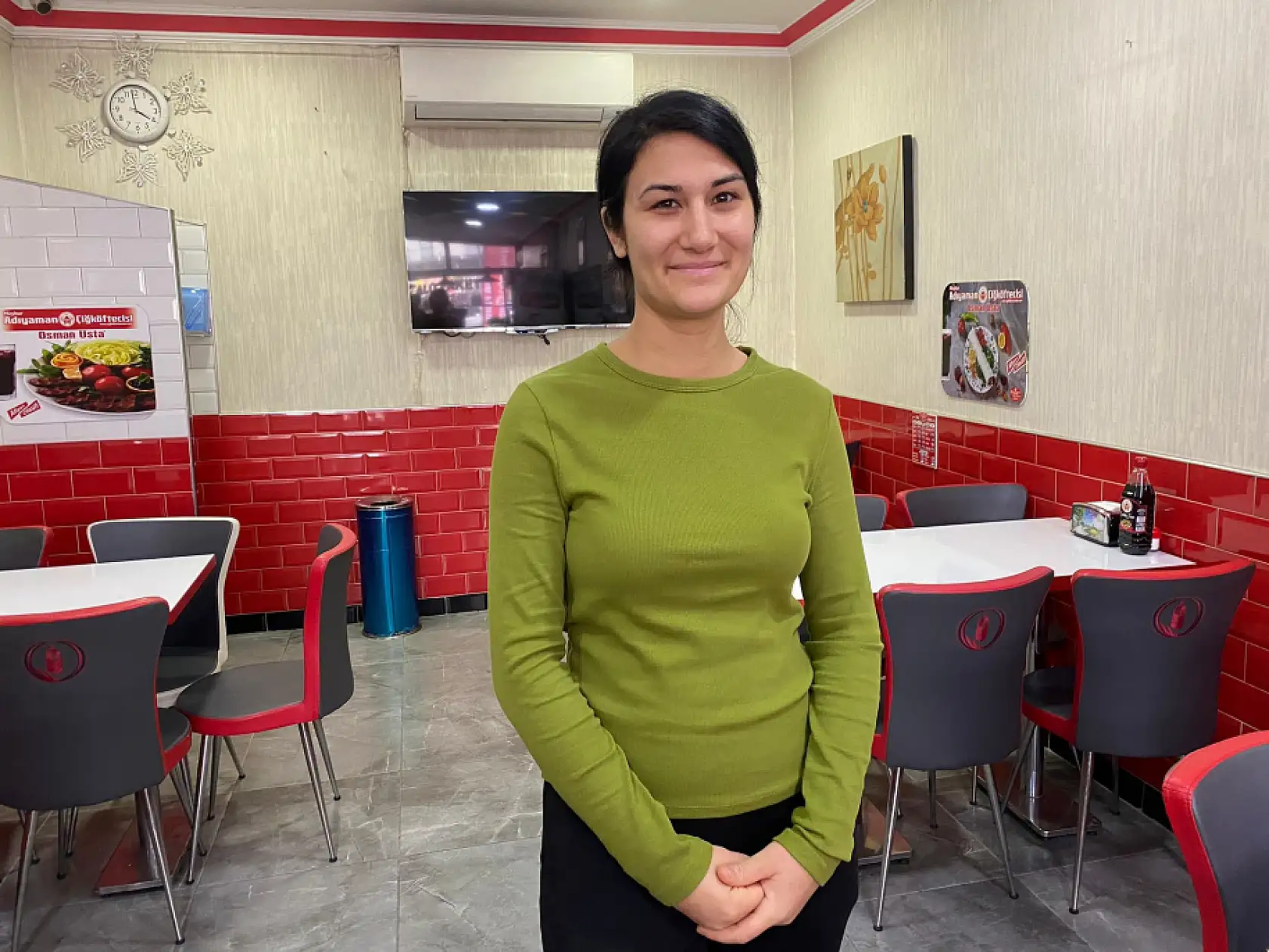 Sahiplendiği yavru köpeğin fazla yaşamayacağını duyunca gözyaşlarına boğuldu