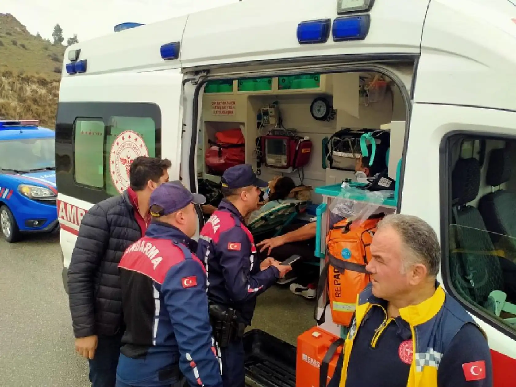 Yolcu minibüsü ile pickup kafa kafaya çarpıştı 5 yaralı