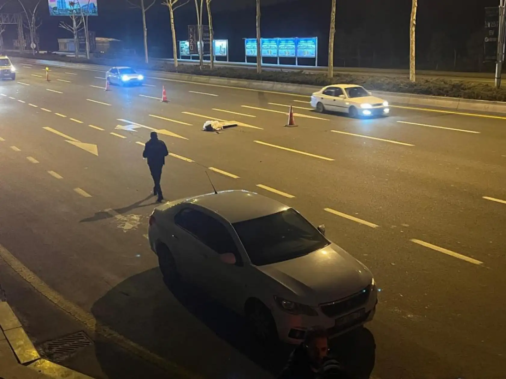 Seyir halindeki araçtan atlayan kadın hayatını kaybetti