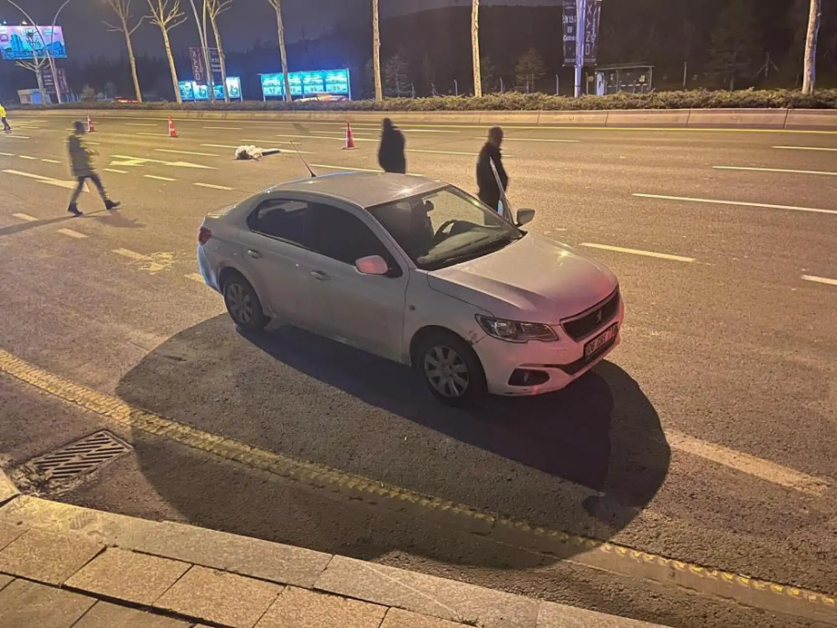 Seyir halindeki araçtan atlayan kadın hayatını kaybetti