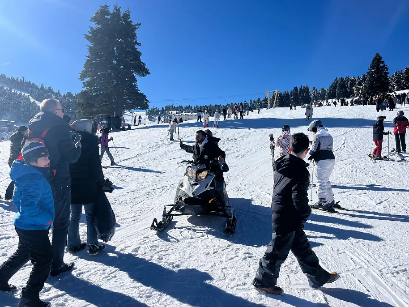 Uludağ'da acemi kayakçılar birbirine girdi: 3 yaralı