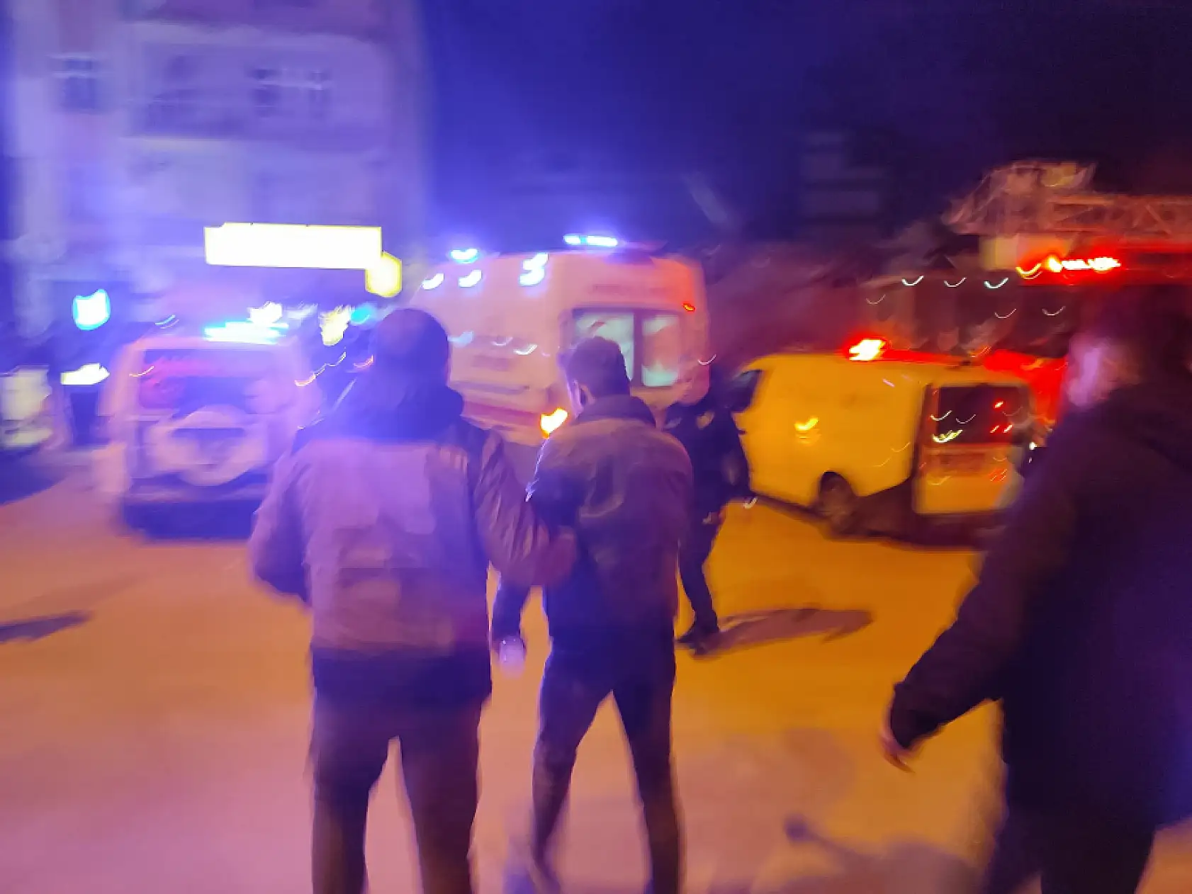 Konya'da 4 katlı bina çöktü