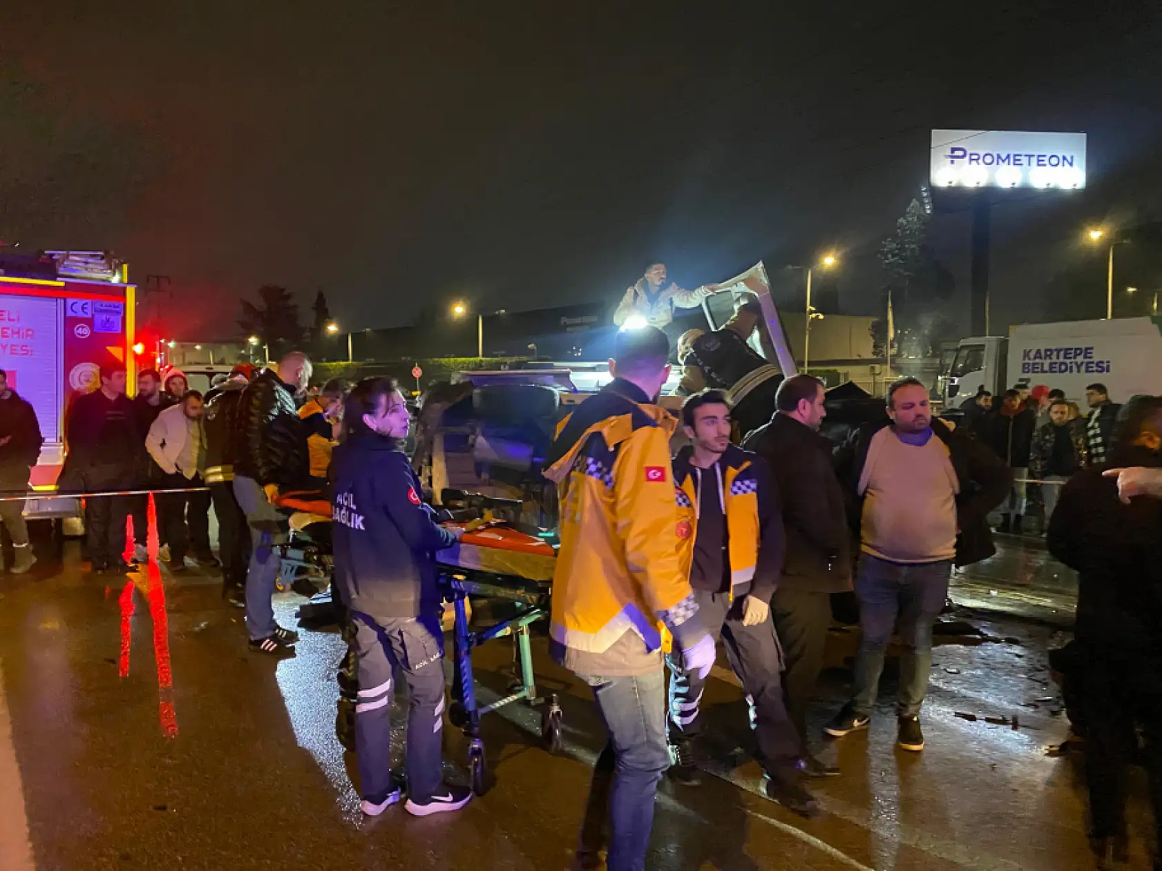 Ters yöne giren alkollü sürücü dehşet saçtı 4 yaralı