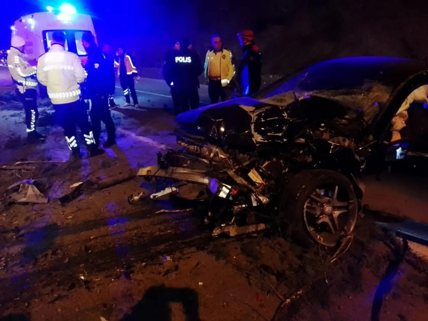 Feci kaza: Otomobil iş makinesine çarptı 1 kişi hayatını kaybetti