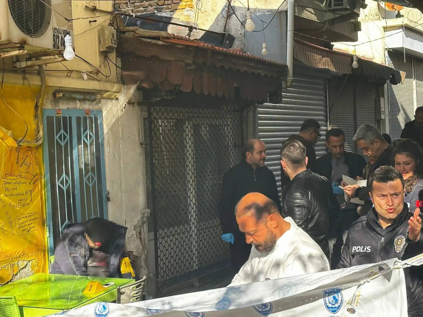 Milas'ta şüpheli ölüm: Bıçaklanmış şahıs sandalyede hareketsiz bulundu