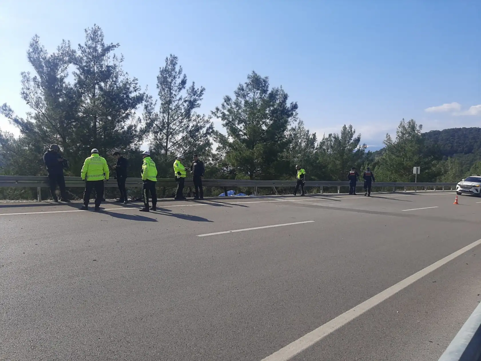 Antalya'da yunus polisi trafik kazasında hayatını kaybetti