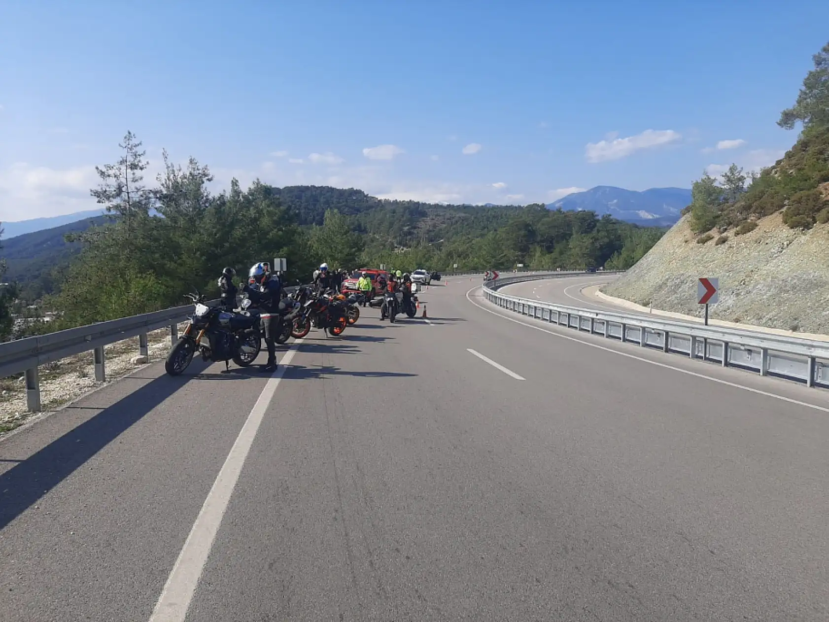 Antalya'da yunus polisi trafik kazasında hayatını kaybetti