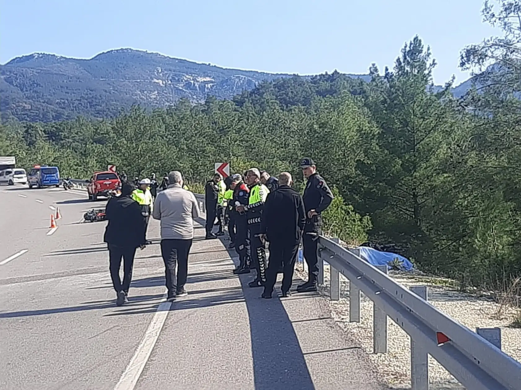 Antalya'da yunus polisi trafik kazasında hayatını kaybetti