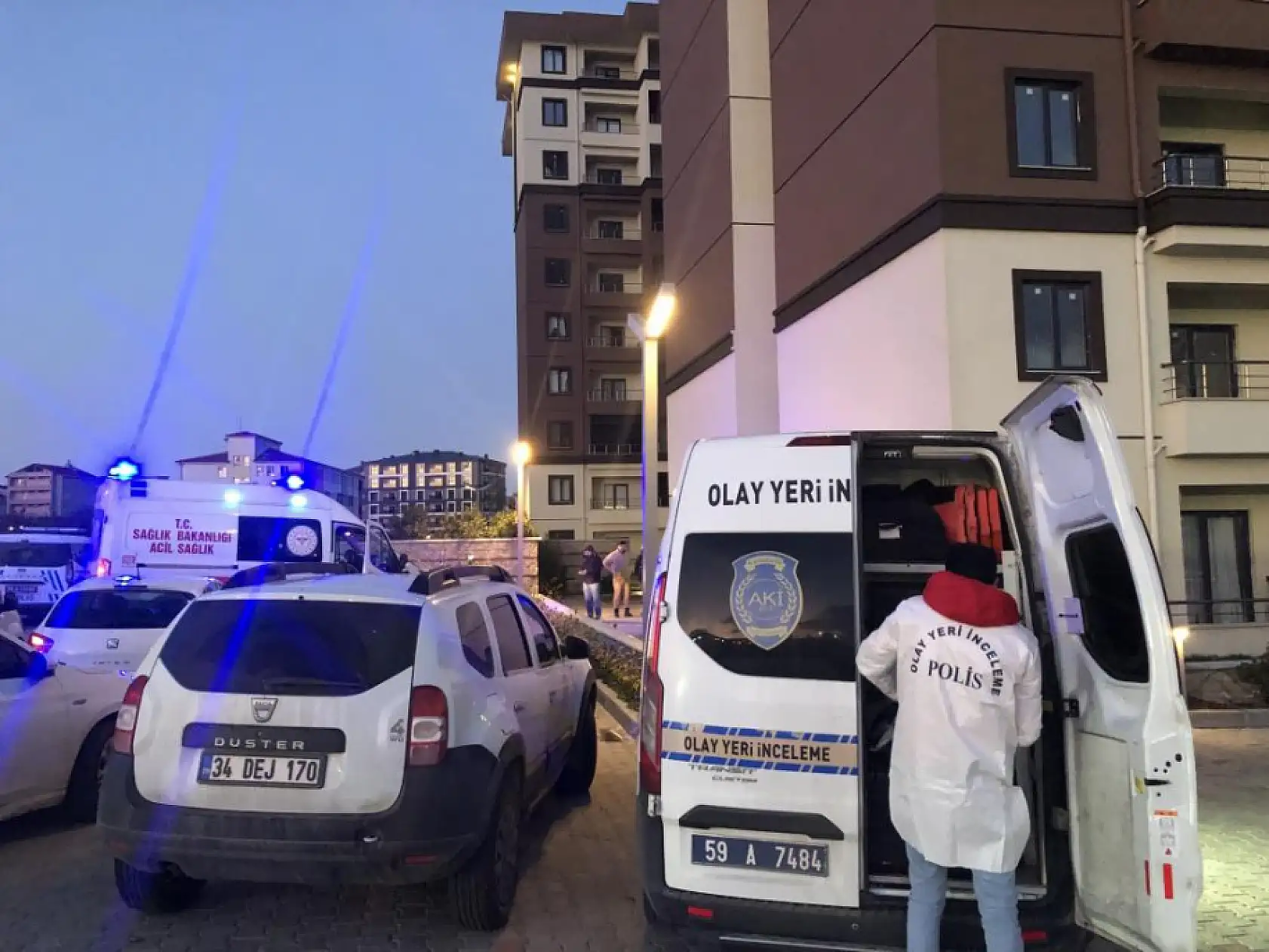 Tekirdağ'da kahreden olay! 13 yaşındaki kız hayatını kaybetti, baba ise bilekleri kesilmiş halde bulundu