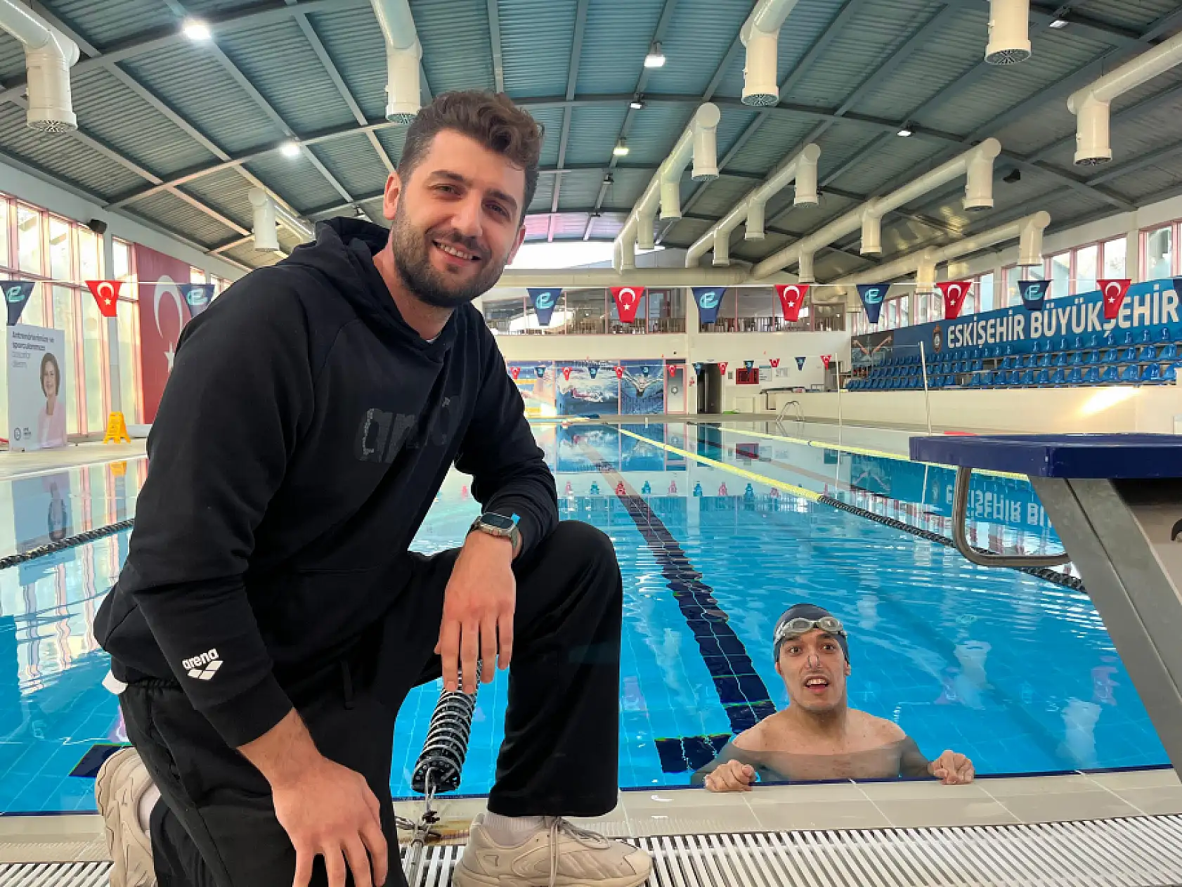 57 yaşındaki fedakar anne, 21 yıldır oğluyla engelleri aşıp onu şampiyonluklara taşıyor