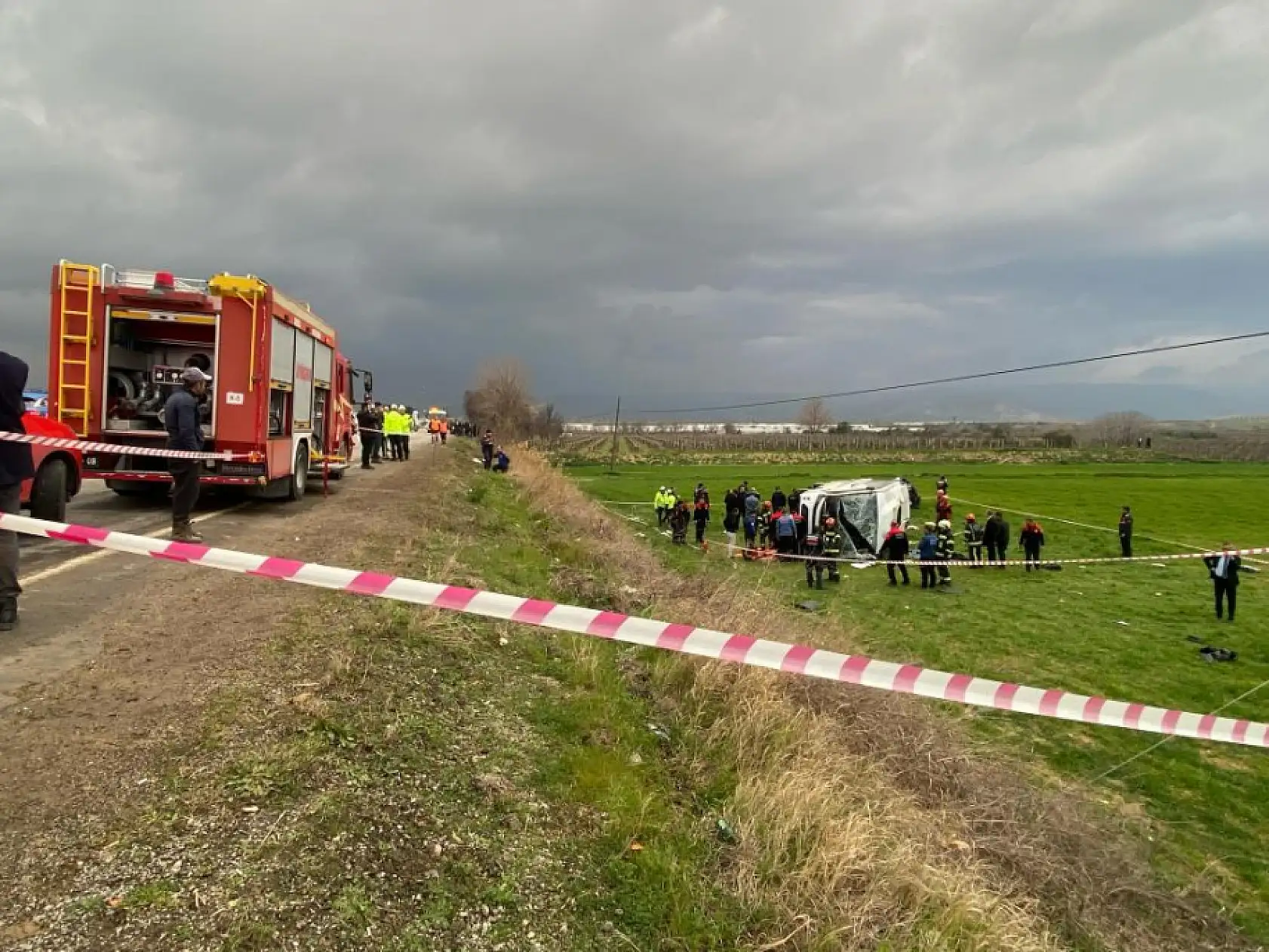 İzmir'den Denizli'ye turnuvaya gelen öğrenciler kaza yaptı: 2 ölü, 26 yaralı