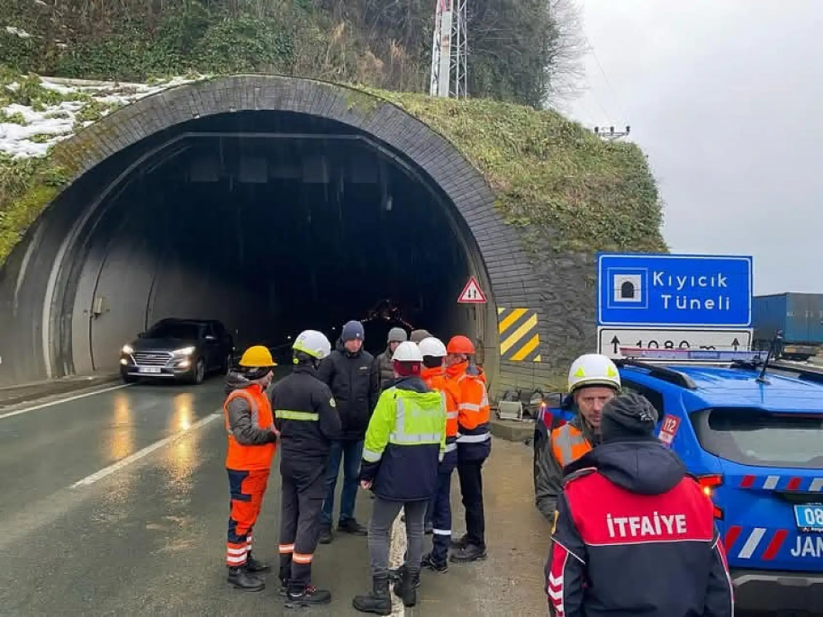 Tünel içinde Gürcistan plakalı bir tır yandı: 5 yaralı