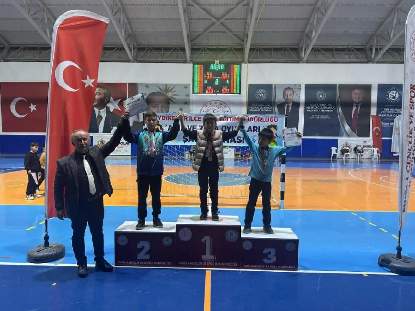 Seydikemer'de Akıl ve Zeka Oyunları Turnuvası'nın kazananları belli oldu