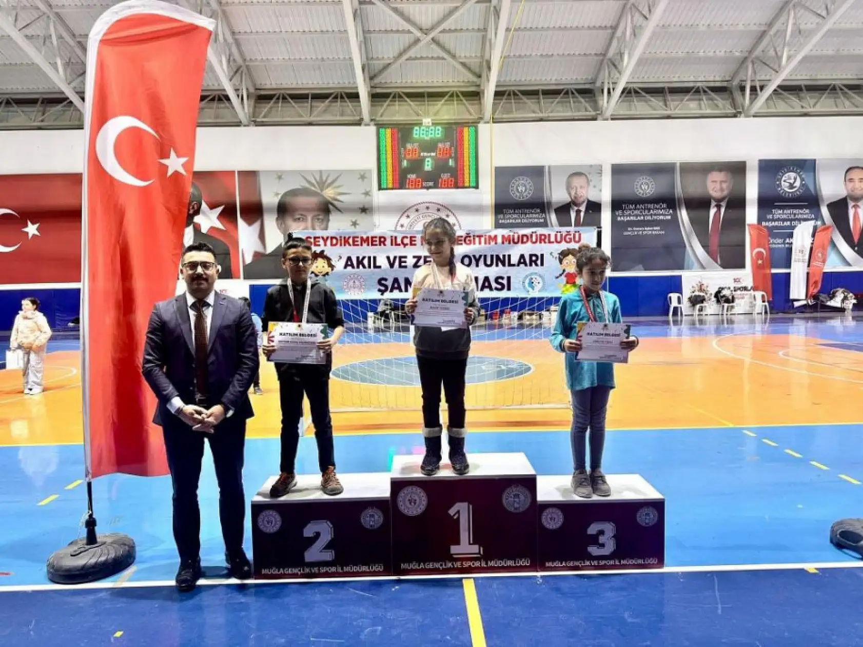 Seydikemer'de Akıl ve Zeka Oyunları Turnuvası'nın kazananları belli oldu