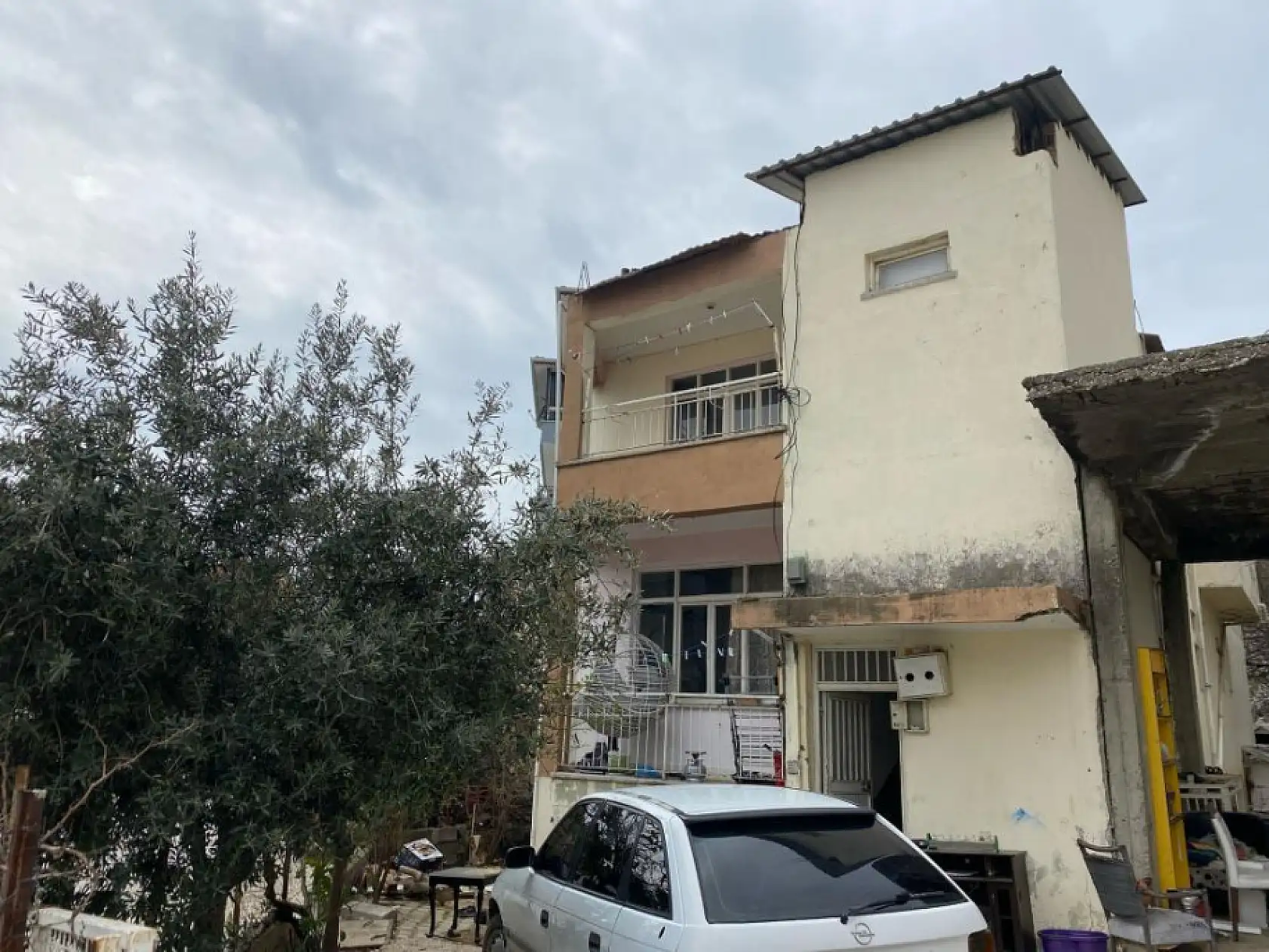 Komşusunun uyarısıyla evine gelen adam şok oldu