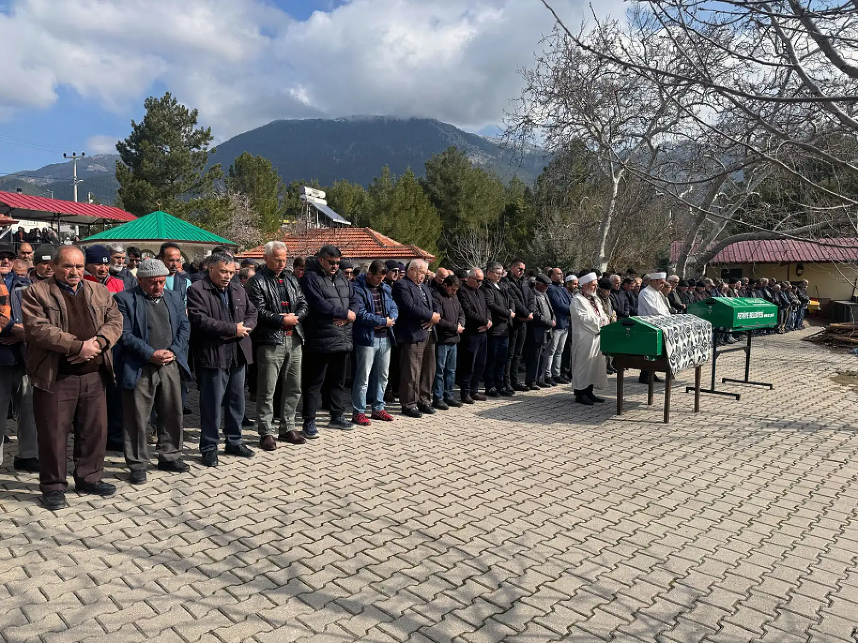 Fethiye'de evde çıkan yangında ölen karı koca yan yana defnedildi