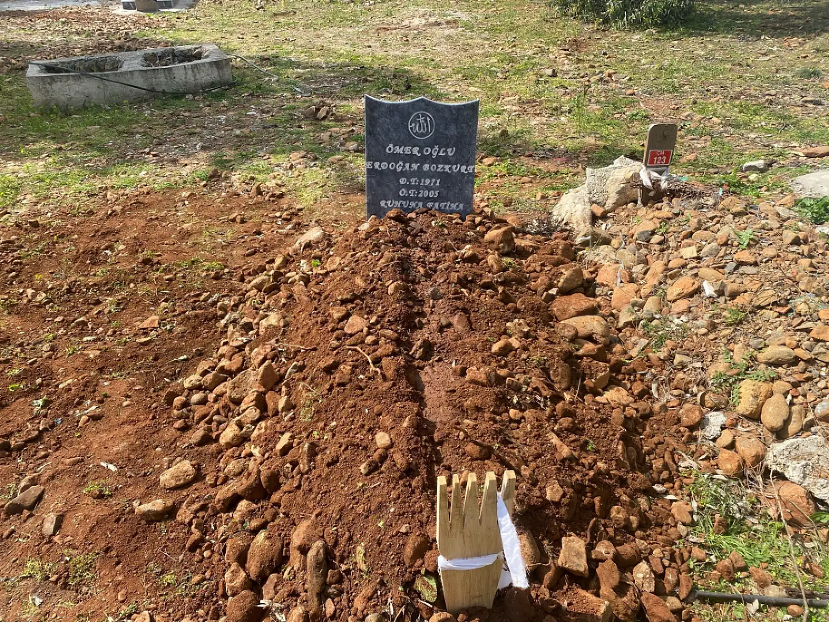 Fethiye'de 20 yıl sonra aydınlatılan cinayetin kurbanı son yolculuğuna uğurlandı