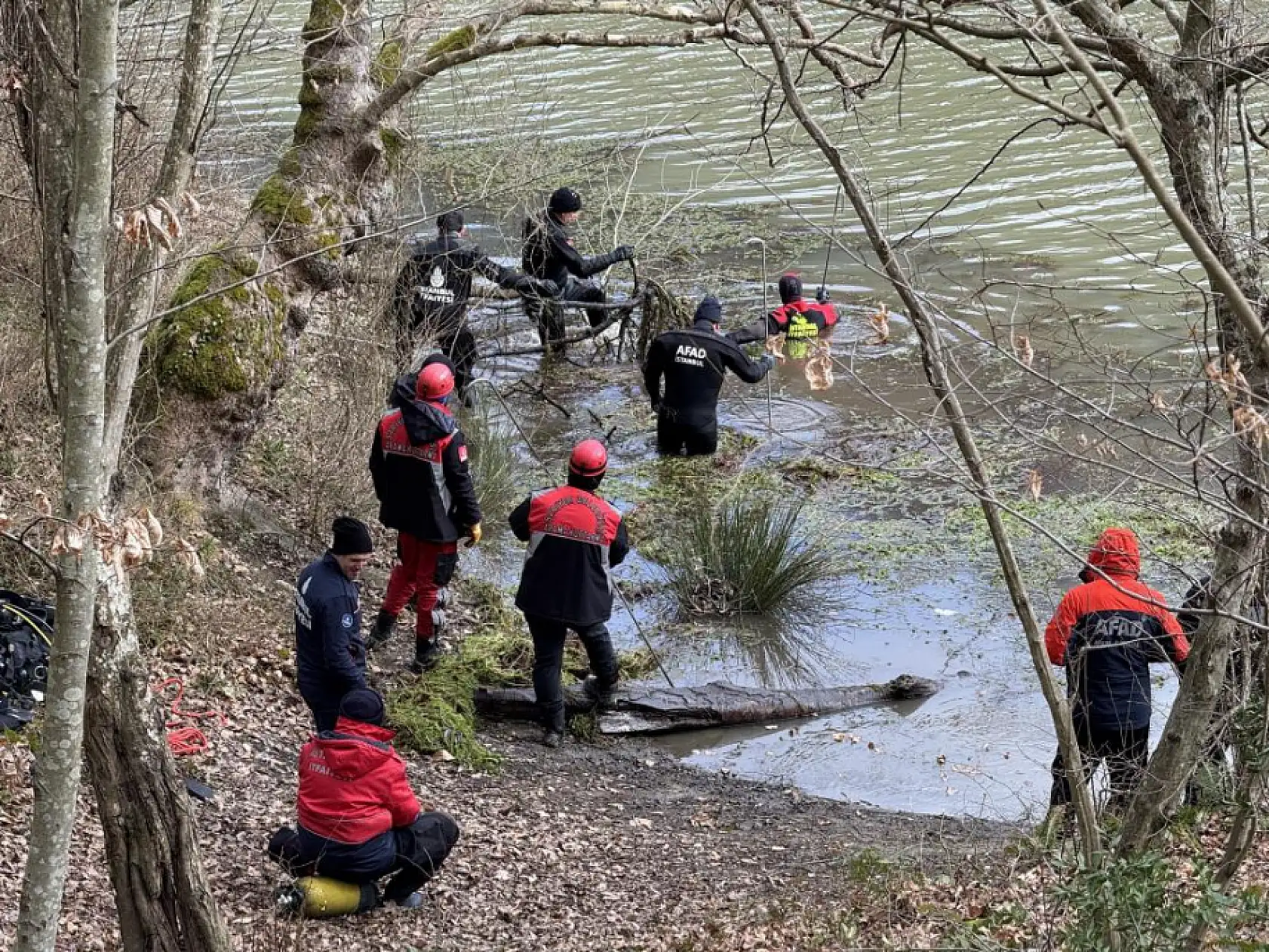 3 gün önce kaybolan kadın için gölette arama çalışması başlatıldı