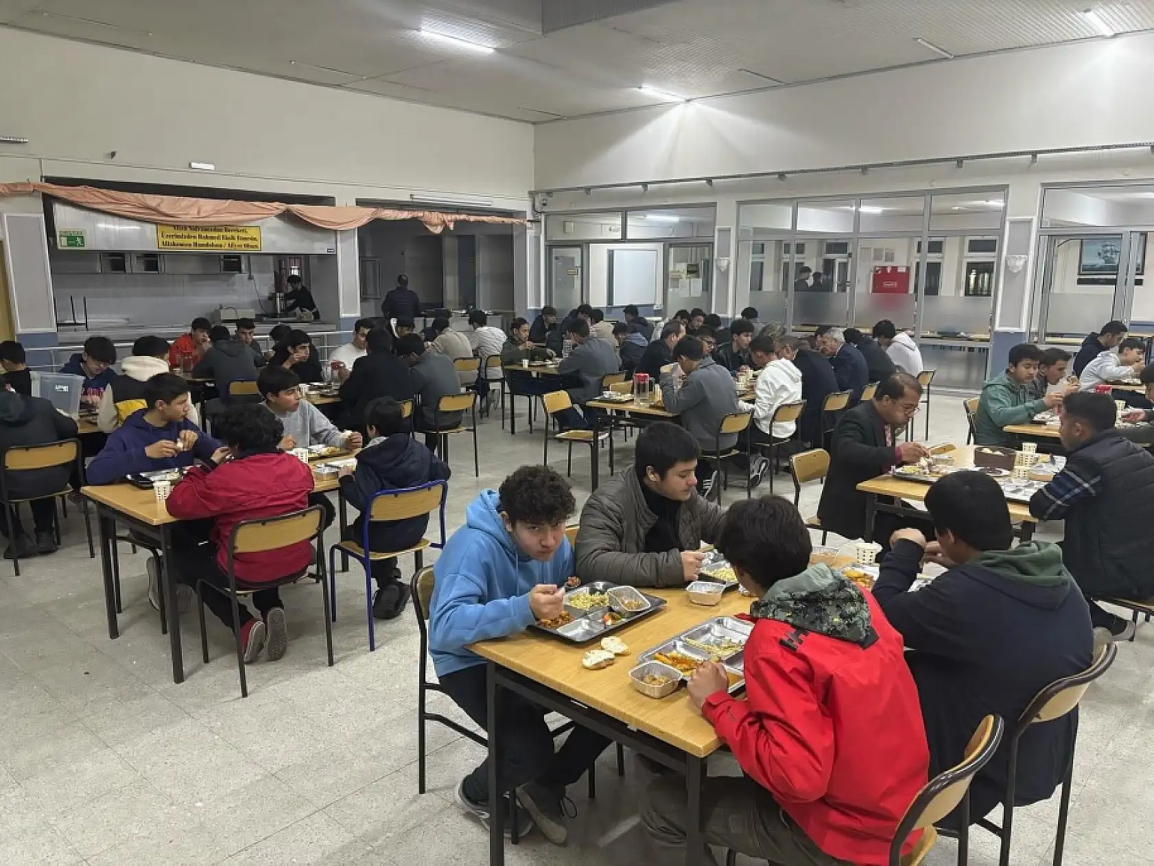 Kaymakam Ertaş, lisede iftar programına katıldı