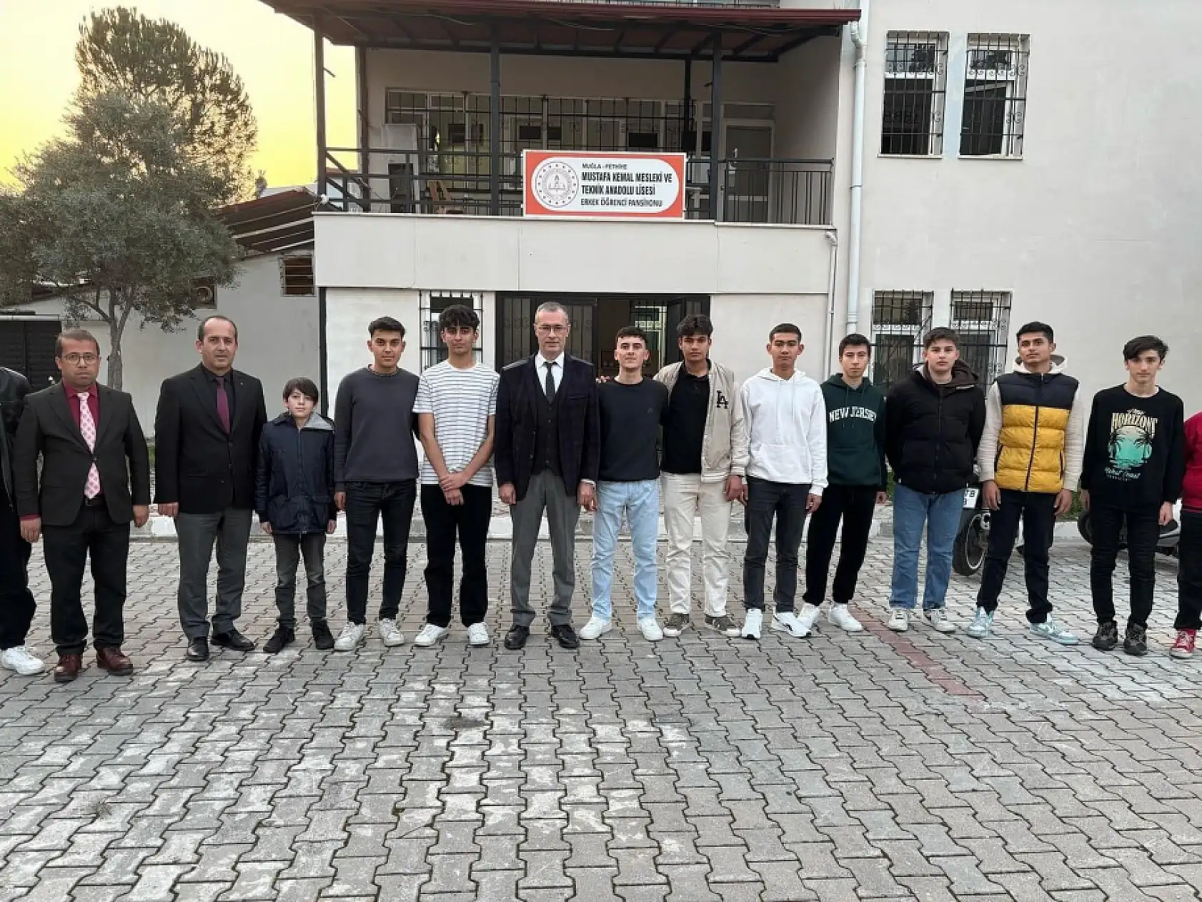 Kaymakam Ertaş, lisede iftar programına katıldı