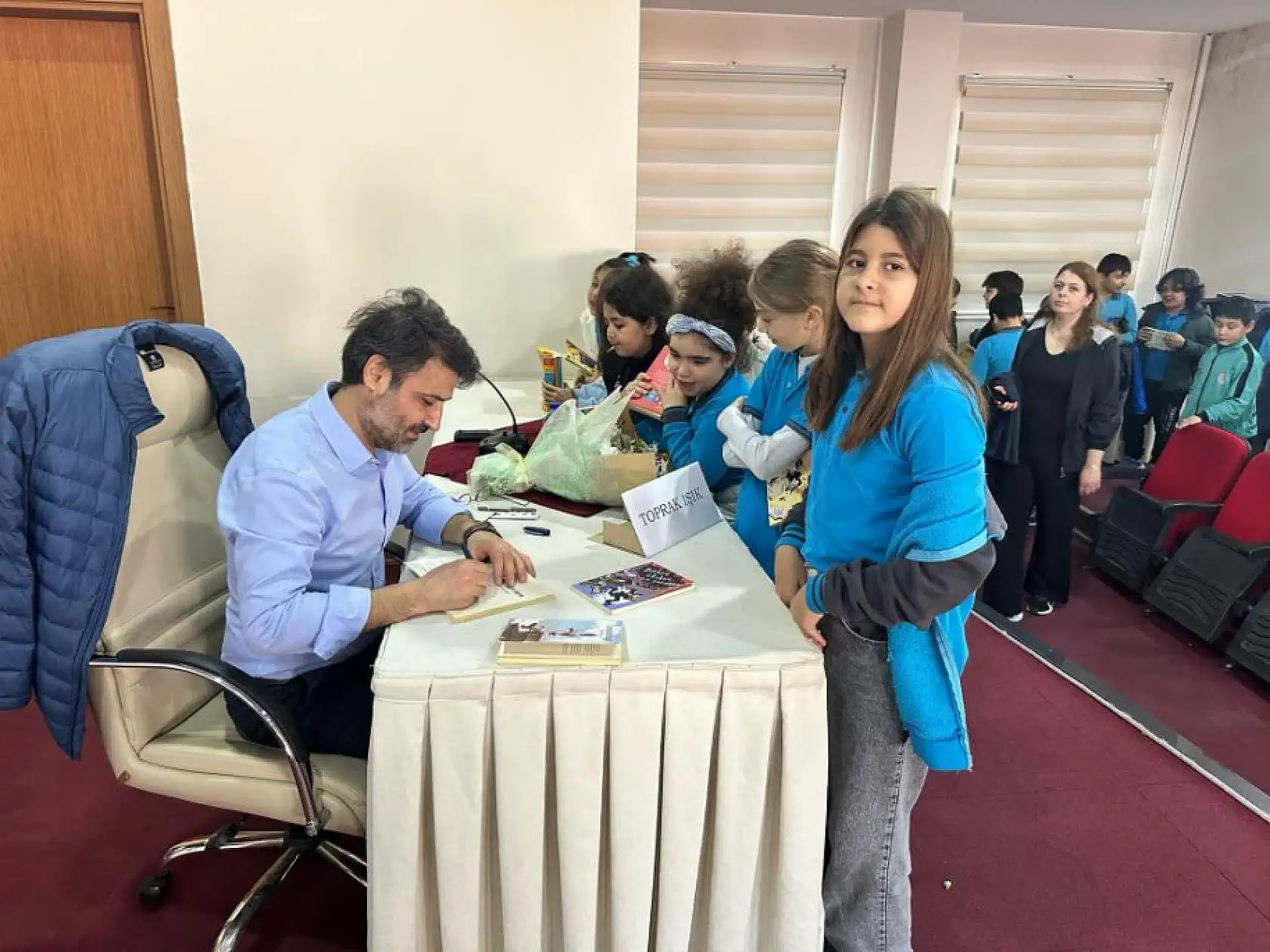 Menteşe'nin kitap kurtları yazar Işık ile buluştu