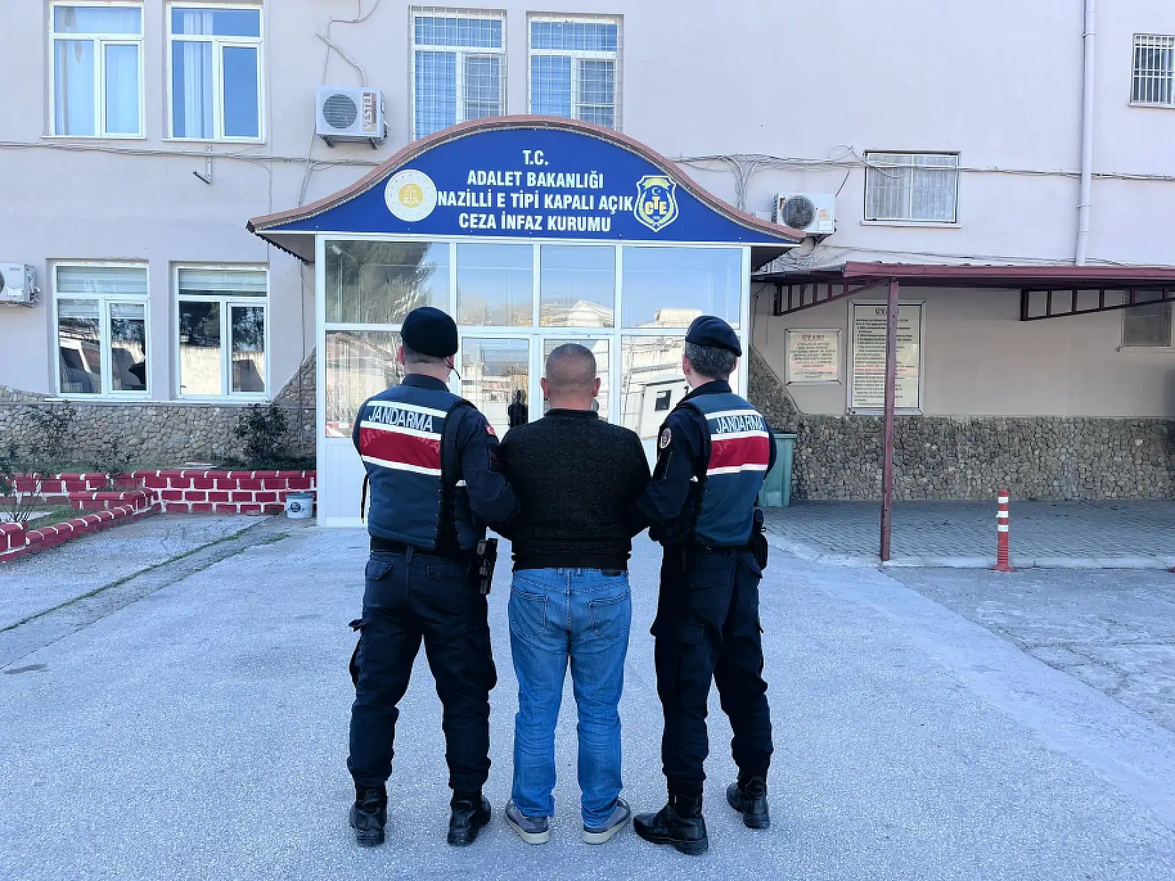 Cinayet zanlısı, film gibi operasyonla yakalandı