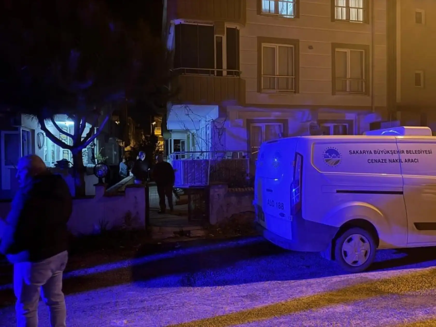 Yemek getiren komşuları haber alamadı, evde cansız bedeni bulundu